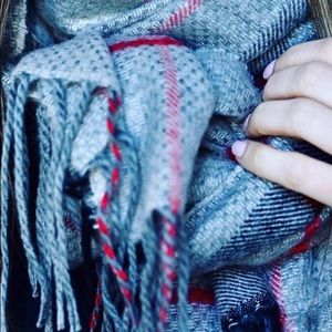 ISO this grey, red scarf